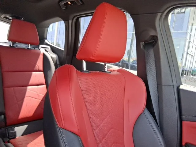 Used 2025  BMW xDrive28i image 17