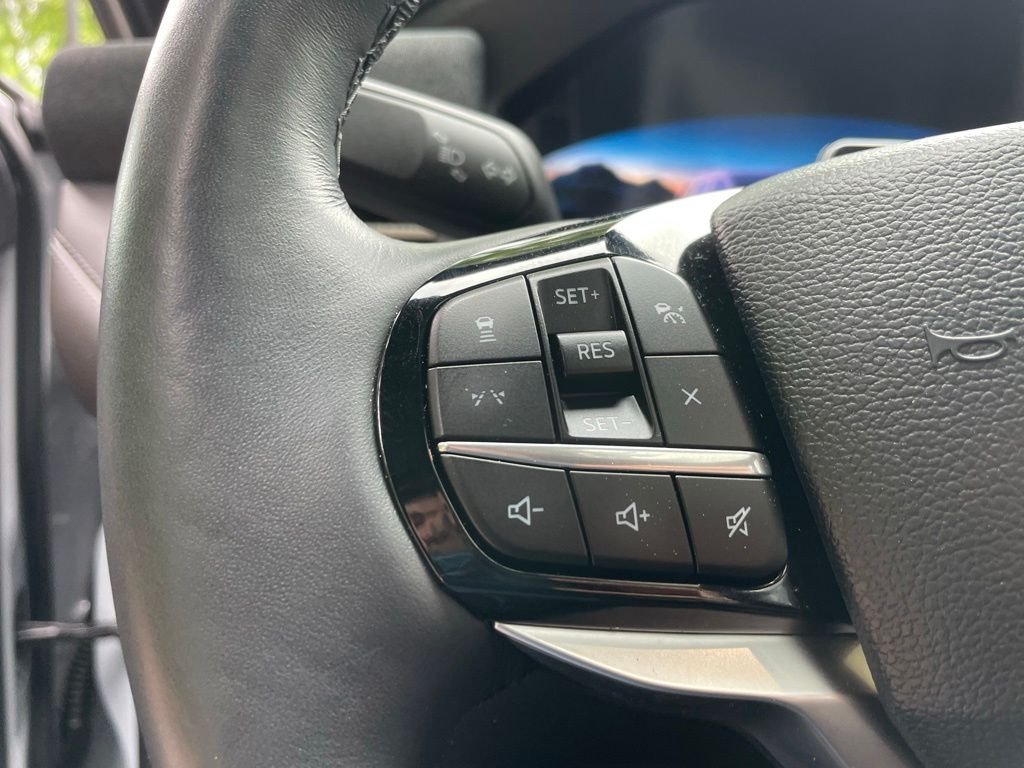 Used 2025 White Metallic Ford Platinum image 12