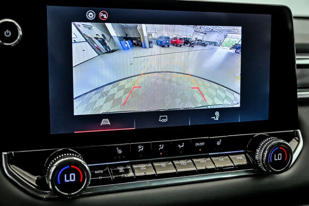 Used 2025 Onyx Black GMC Elevation image 19