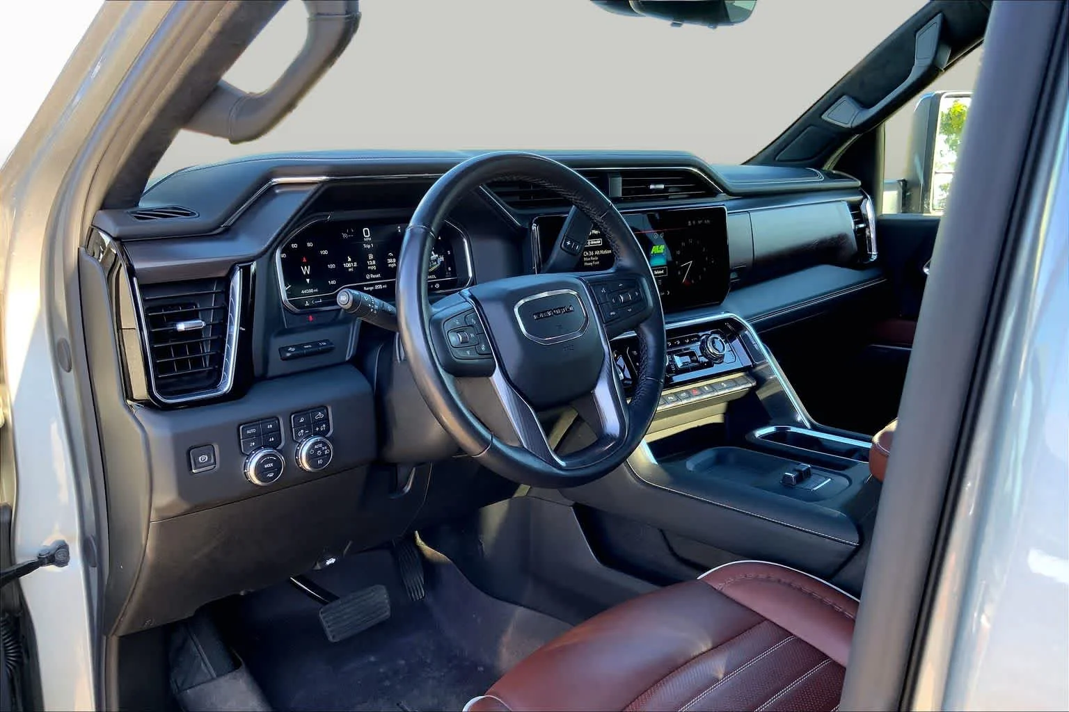Used 2025 Sterling Metallic GMC Denali Ultimate image 17
