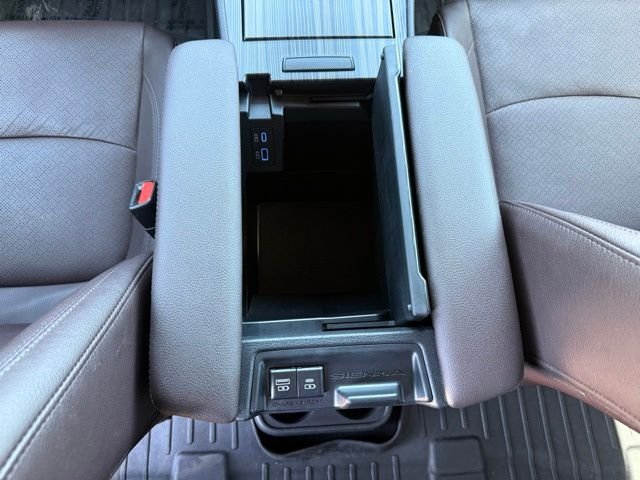 2023 Toyota Sienna Platinum - Photo 32