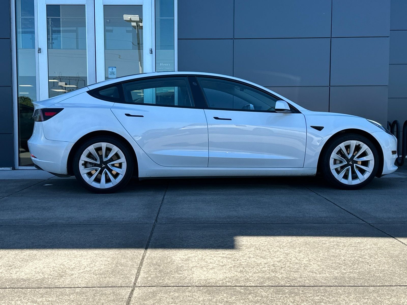 Used 2022 White Tesla Base image 2