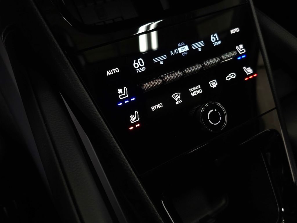 Used 2025  Porsche Base image 39