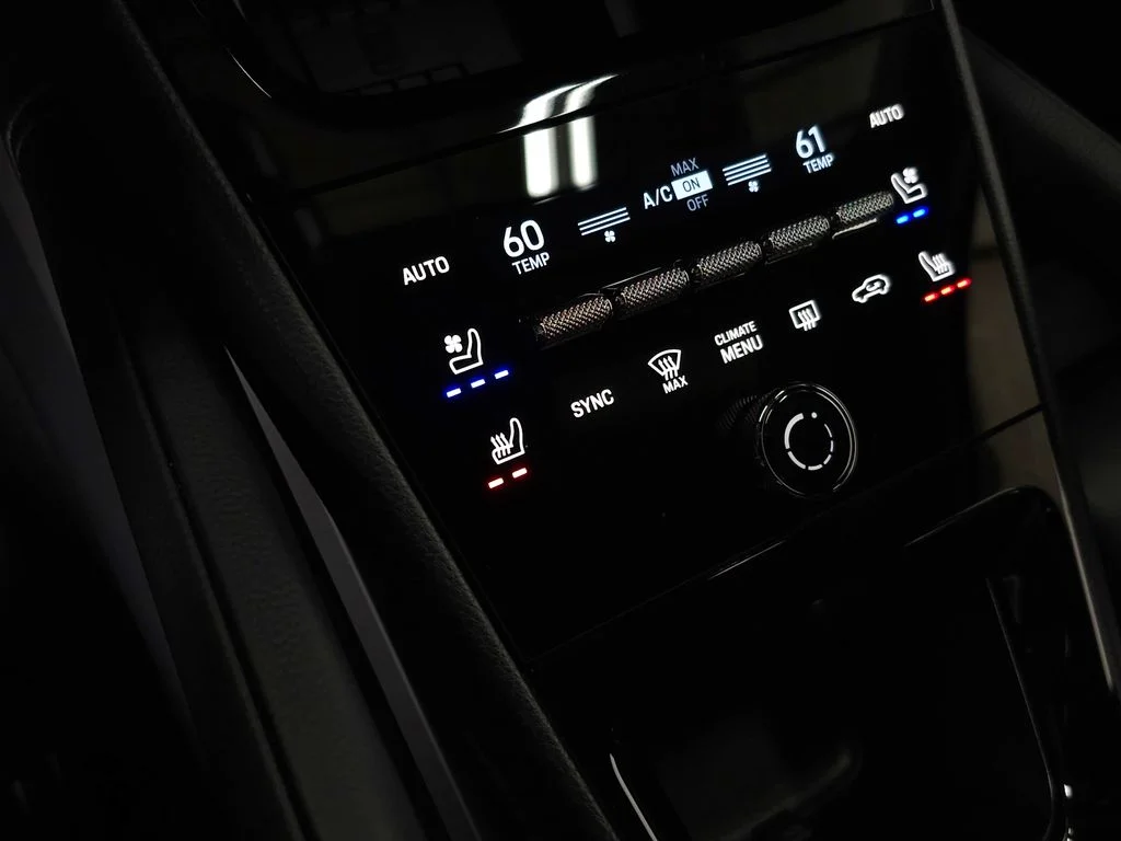 Used 2025  Porsche Base image 39