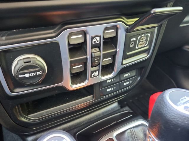 Used 2022 White Jeep Sport image 22