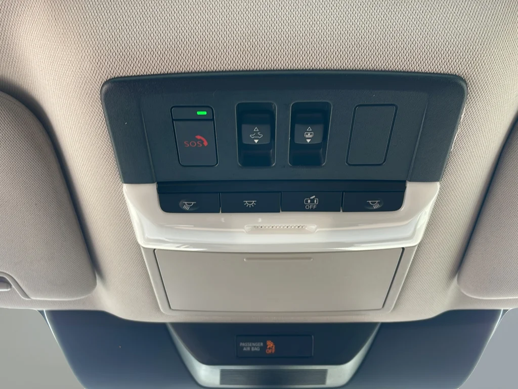 Used 2023 Red Nissan Platinum image 26