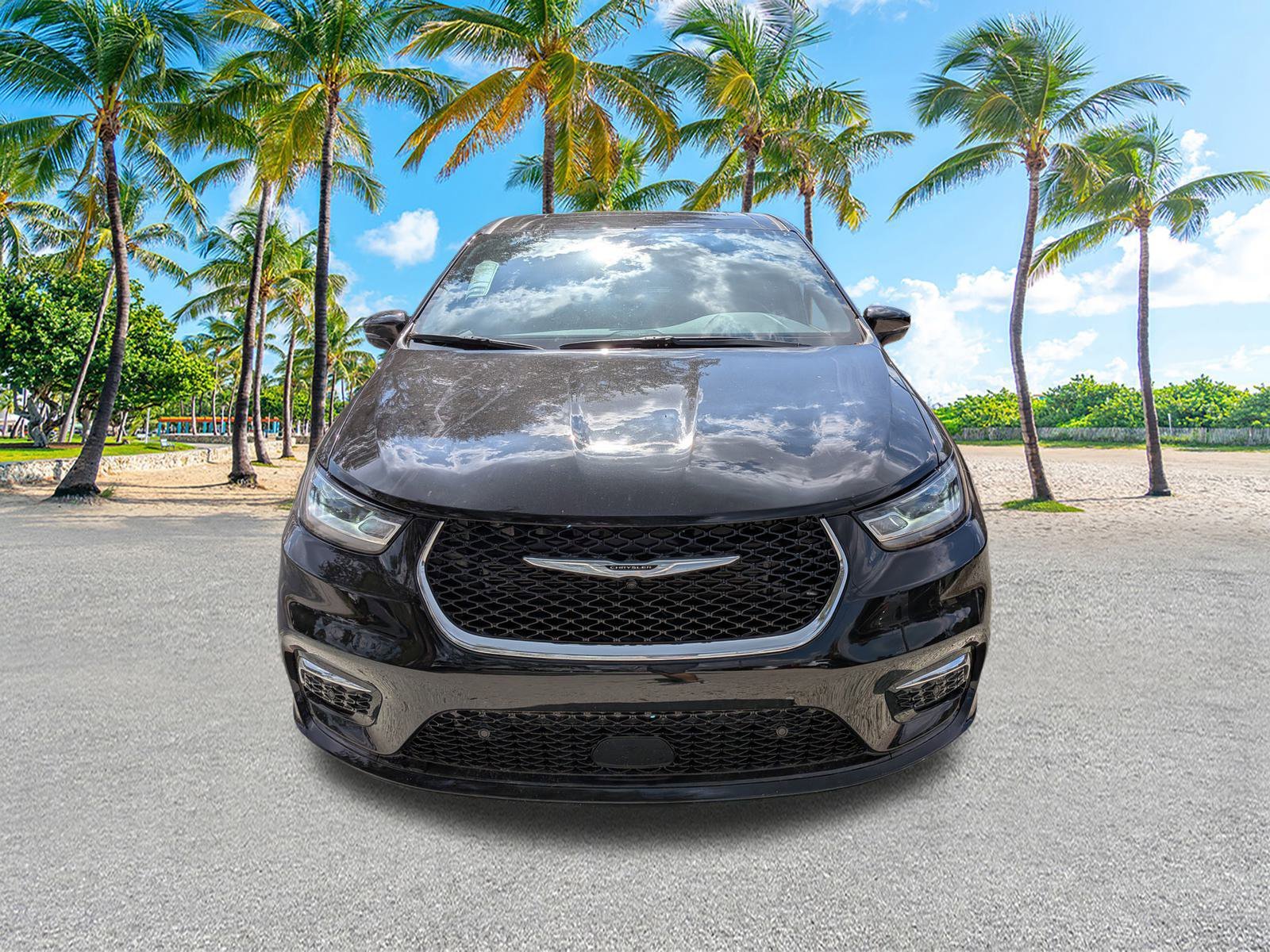 New 2026 Diamond Black Crystal Pearl-Coat Exterior Paint Chrysler Limited image 8