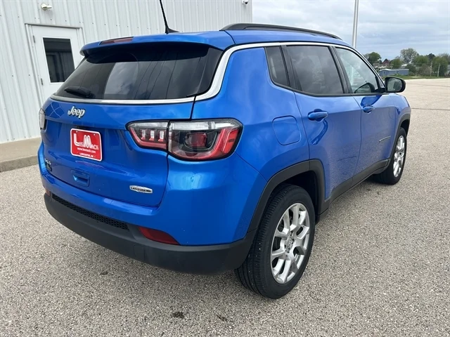 Used 2022 Blue JEEP Latitude Lux image 4