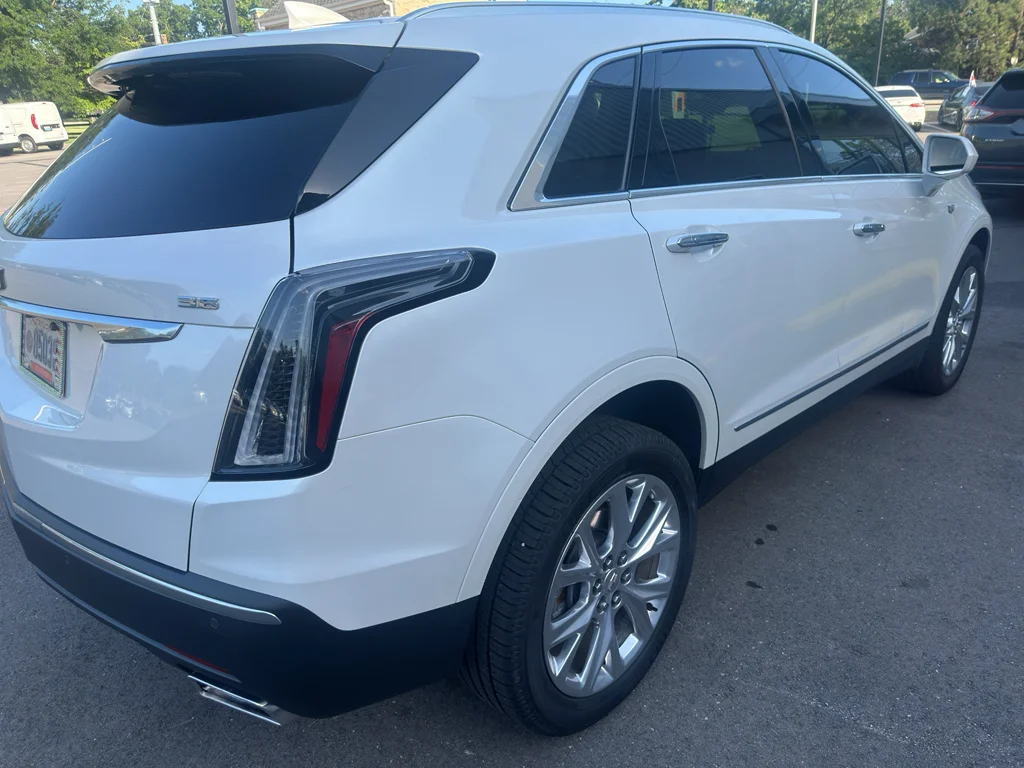 Used 2019 Crystal White Tricoat Cadillac Luxury AWD image 4