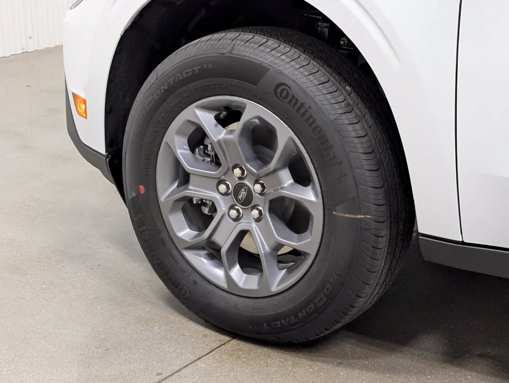 New 2026 Oxford White Ford XLT image 2