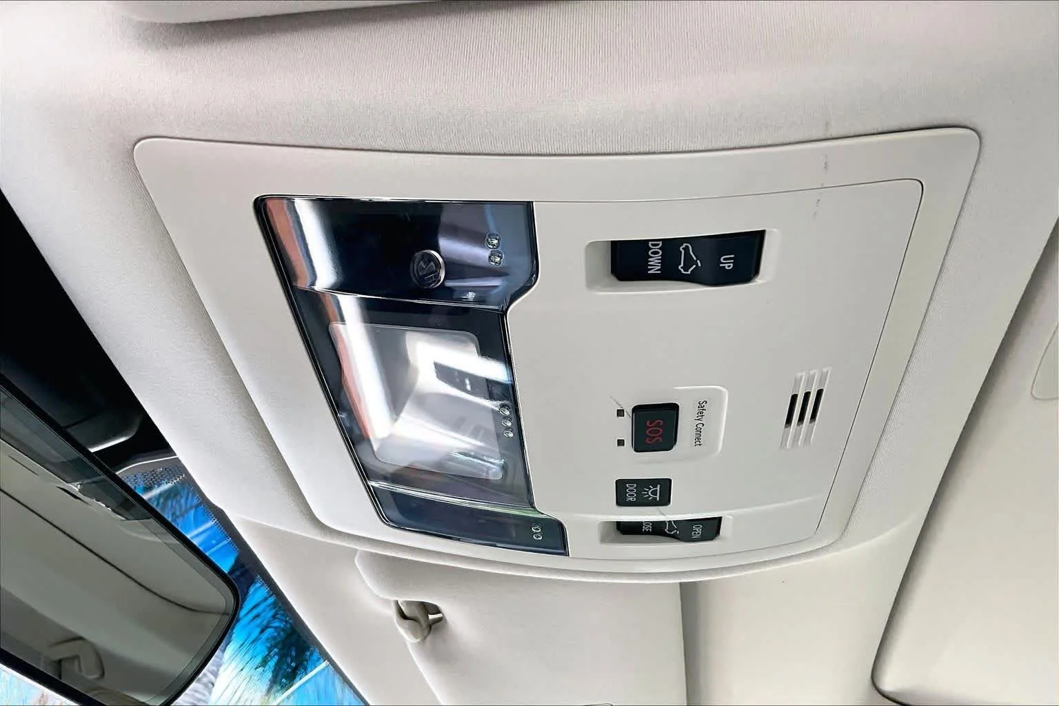 Used 2018 Eminent White Pearl Lexus  image 31