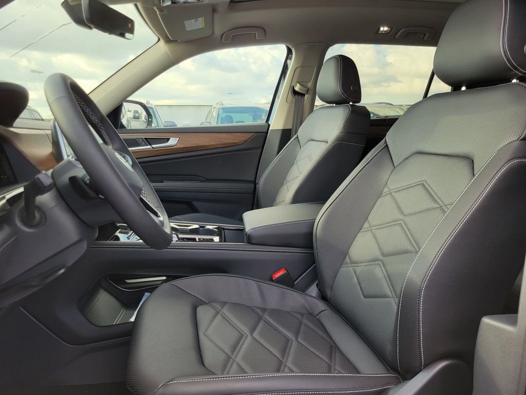 New 2026 White/off-white Volkswagen 2.0T SE w/Technology image 10
