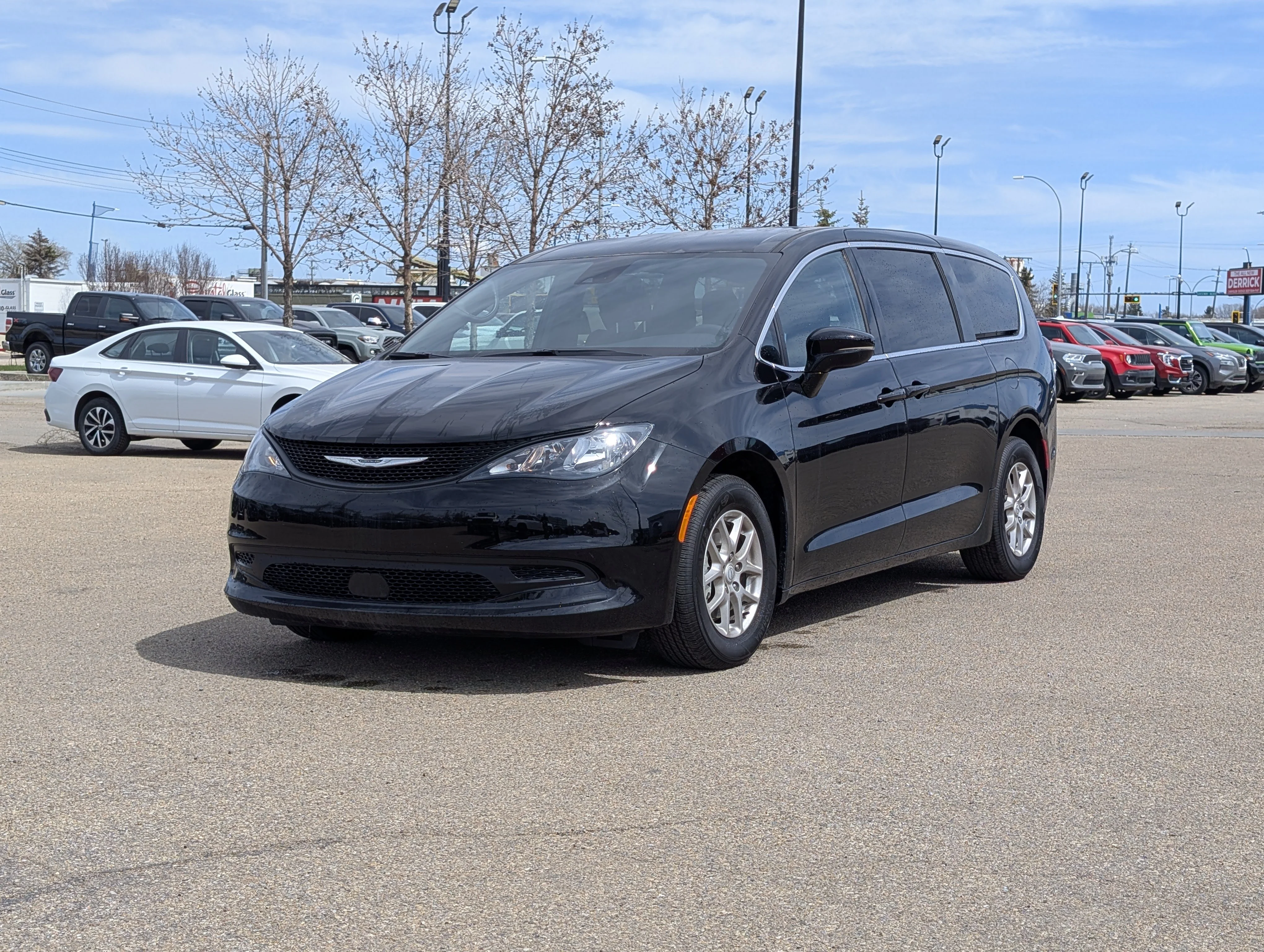 New 2026 Diamond Black Crystal Pearl Chrysler SXT image 2