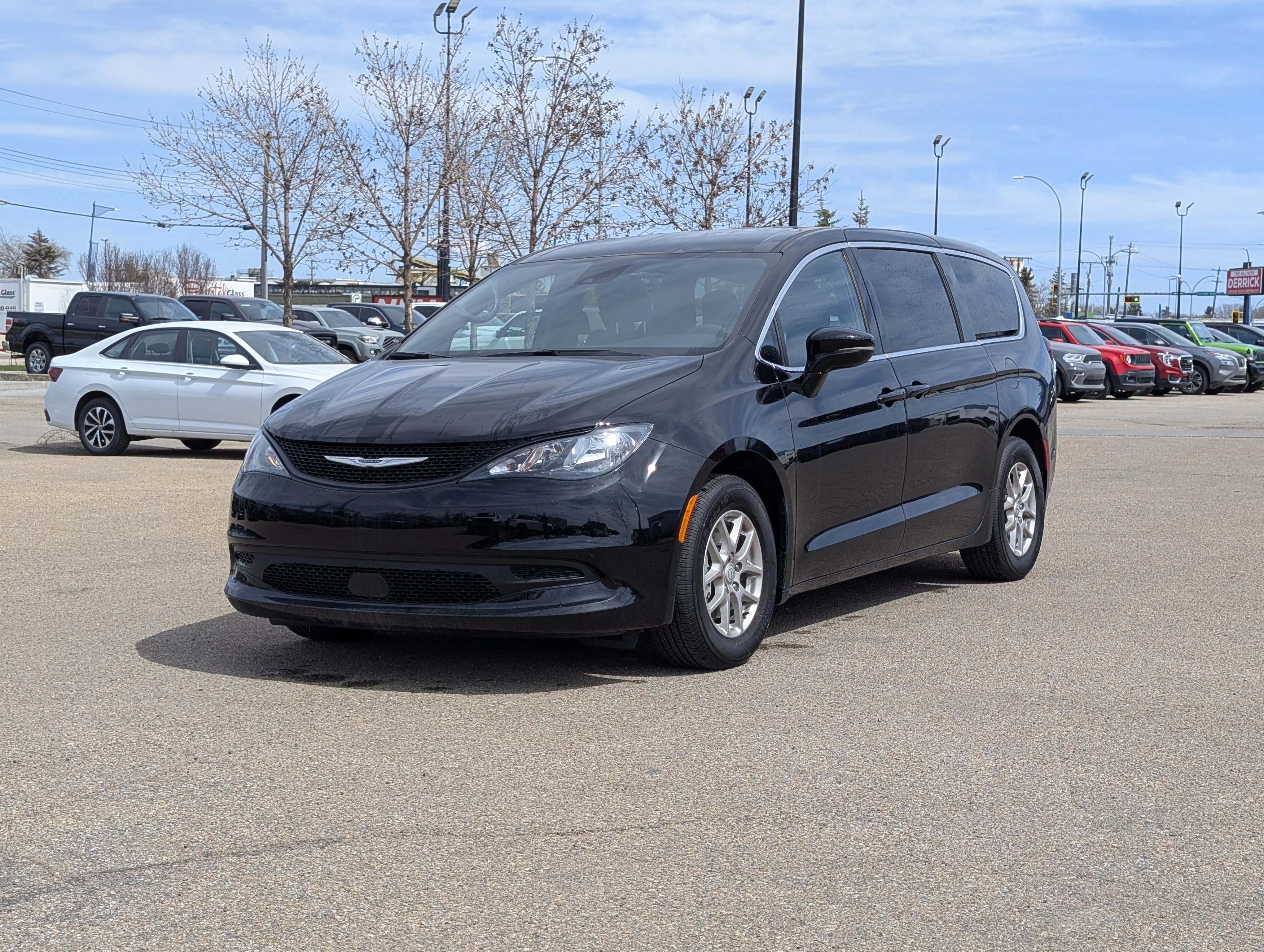 New 2026 Diamond Black Crystal Pearl Chrysler SXT image 2