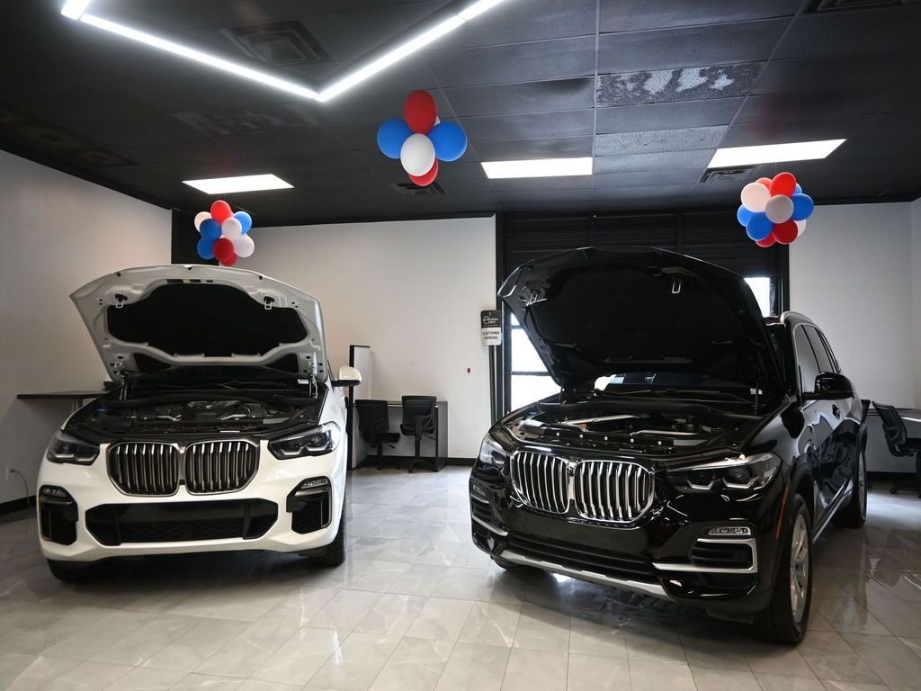 Used 2022 White Tesla Base image 37