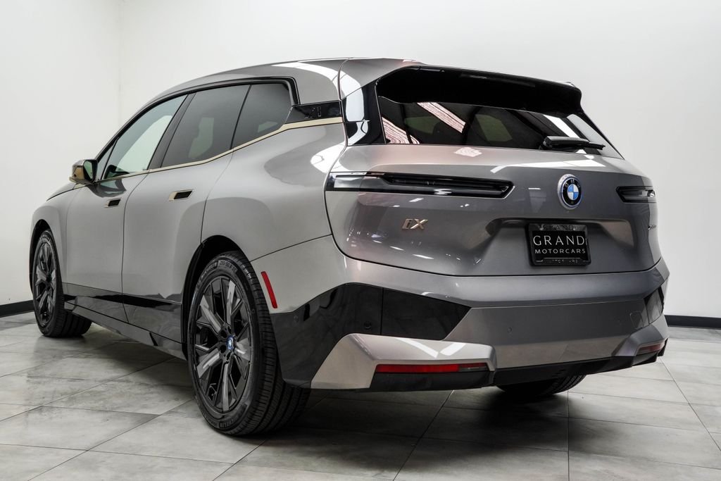 Used 2024 Gray BMW xDrive50 image 13