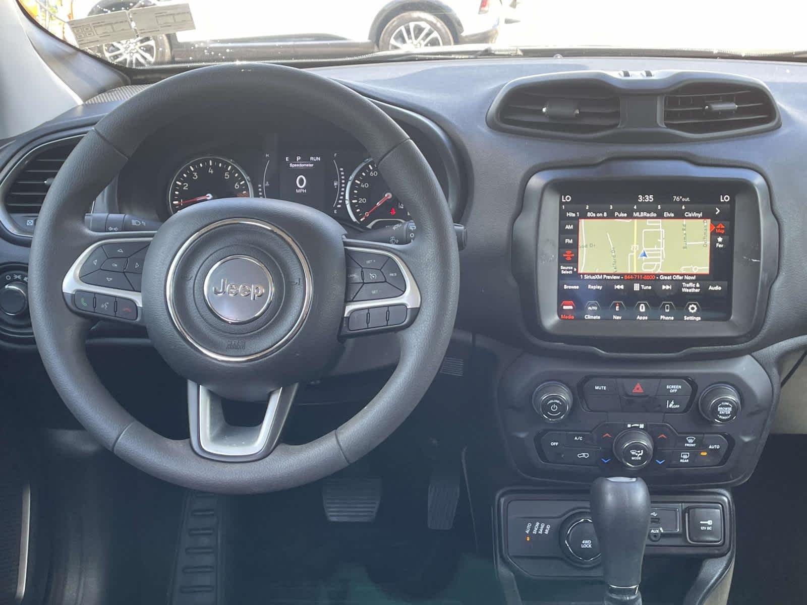 Used 2023 Gry/grey Jeep Latitude image 4