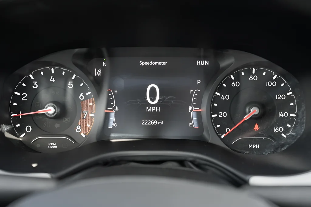 Used 2024 Silver Jeep Limited image 29