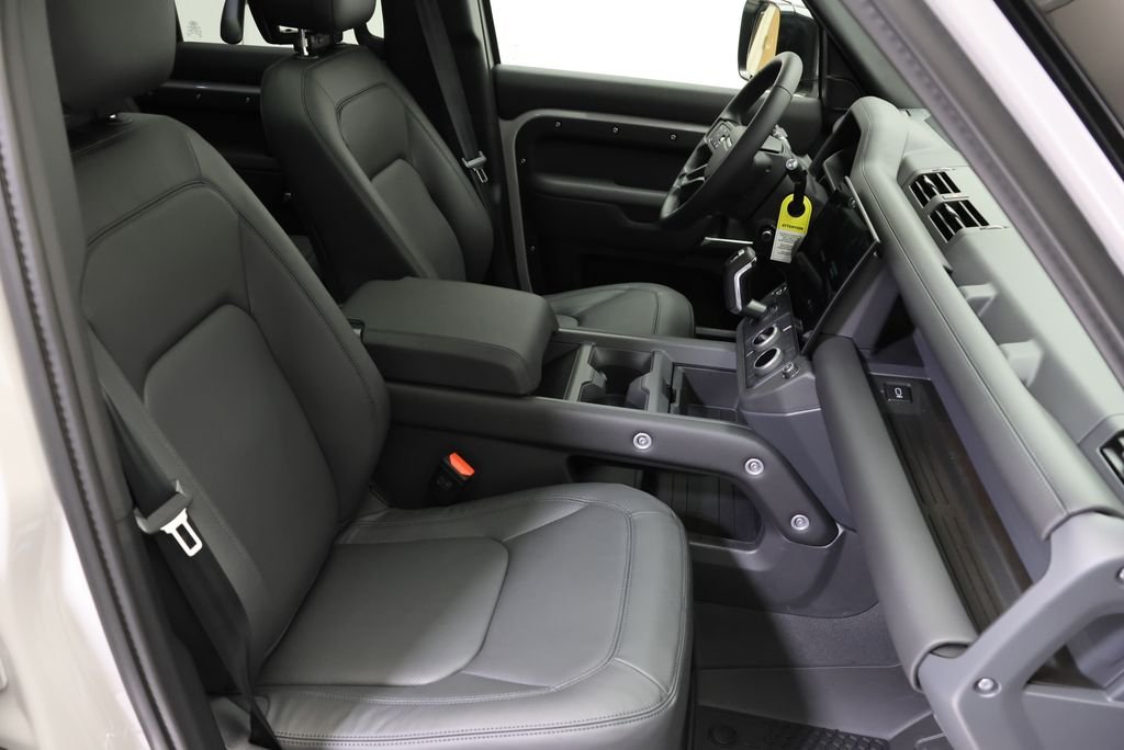 2026 Land Rover Defender X-Dynamic SE - Photo 41