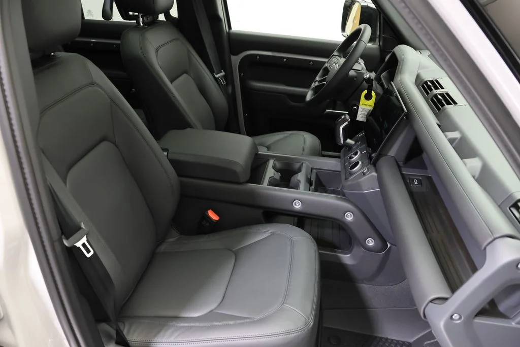 2026 Land Rover Defender X-Dynamic SE - Photo 41