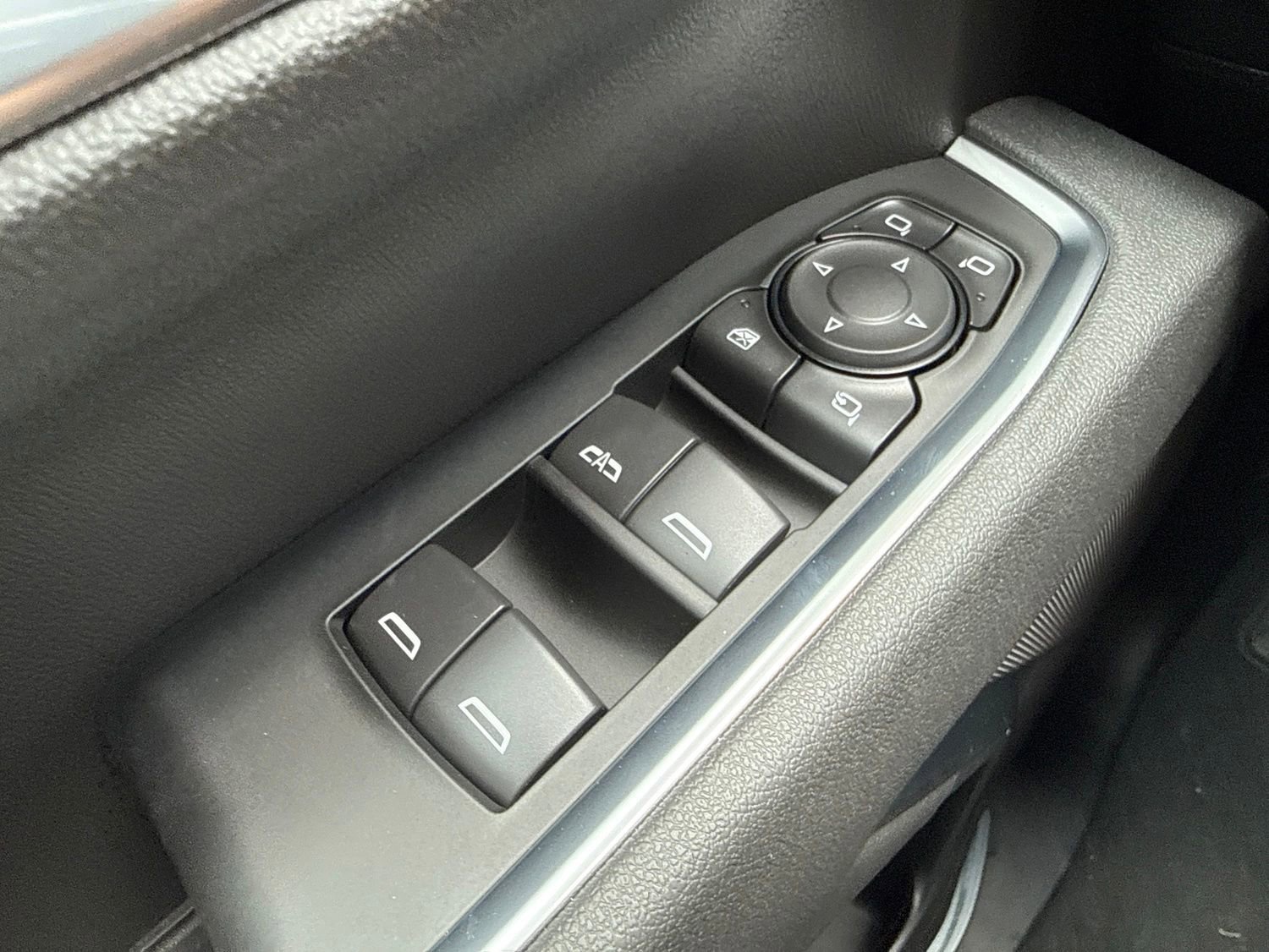 New 2026 Sterling Gray Metallic Chevrolet LT Trail Boss with Safety - Leather - Convenience I & II - Heat - Remote Start - Plow Prep - Z71 Off-Road image 33