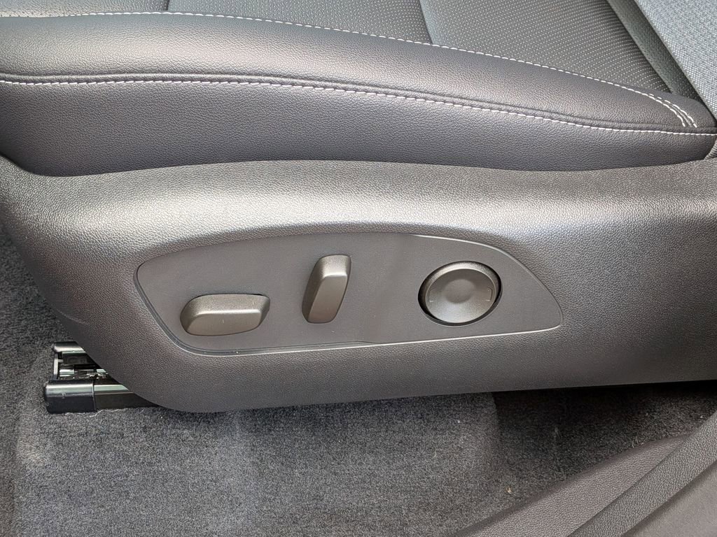 2025 Chevrolet Traverse LT - Photo 17