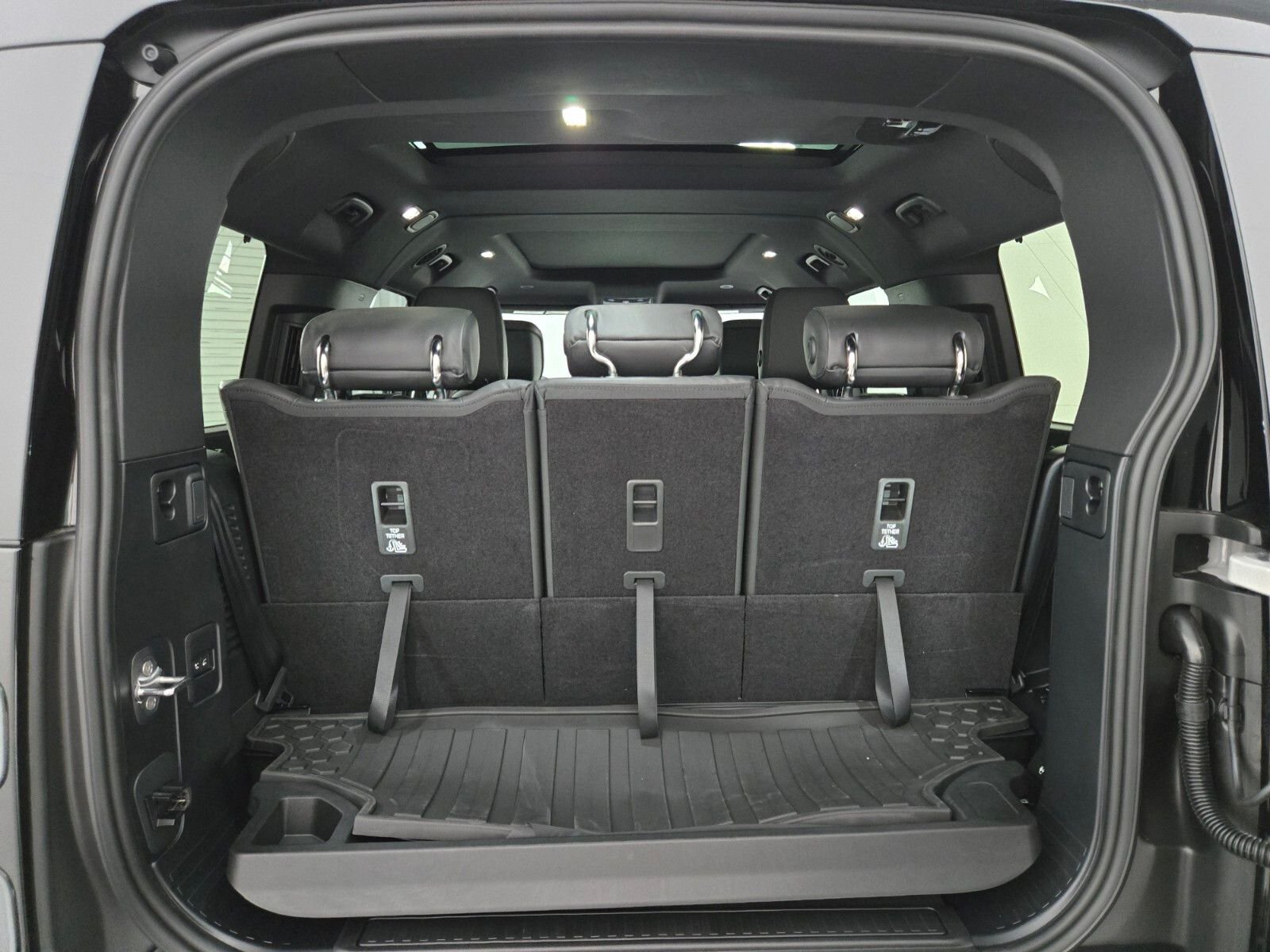 2026 Land Rover Defender X-Dynamic SE - Photo 16