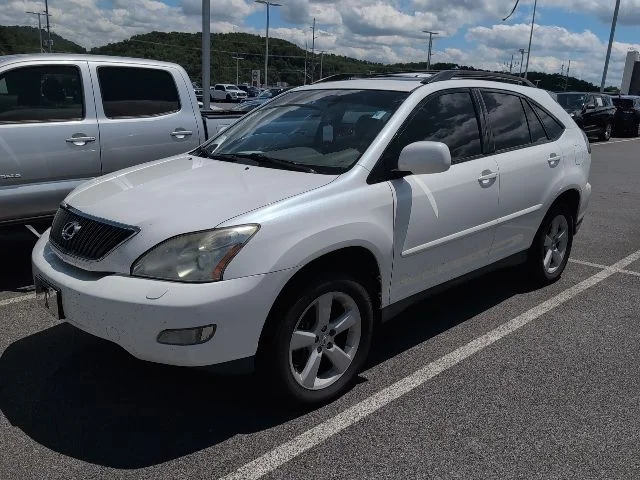 Used 2005  Lexus 330 image 2