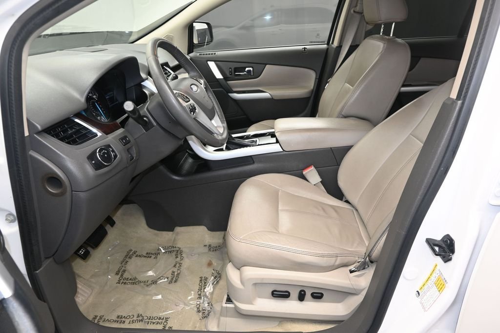 Used 2011 White Ford Limited image 14