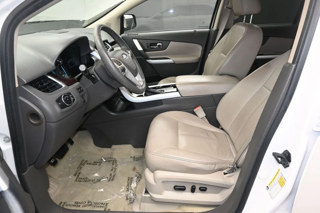Used 2011 White Platinum Clearcoat Metallic Ford Limited image 14