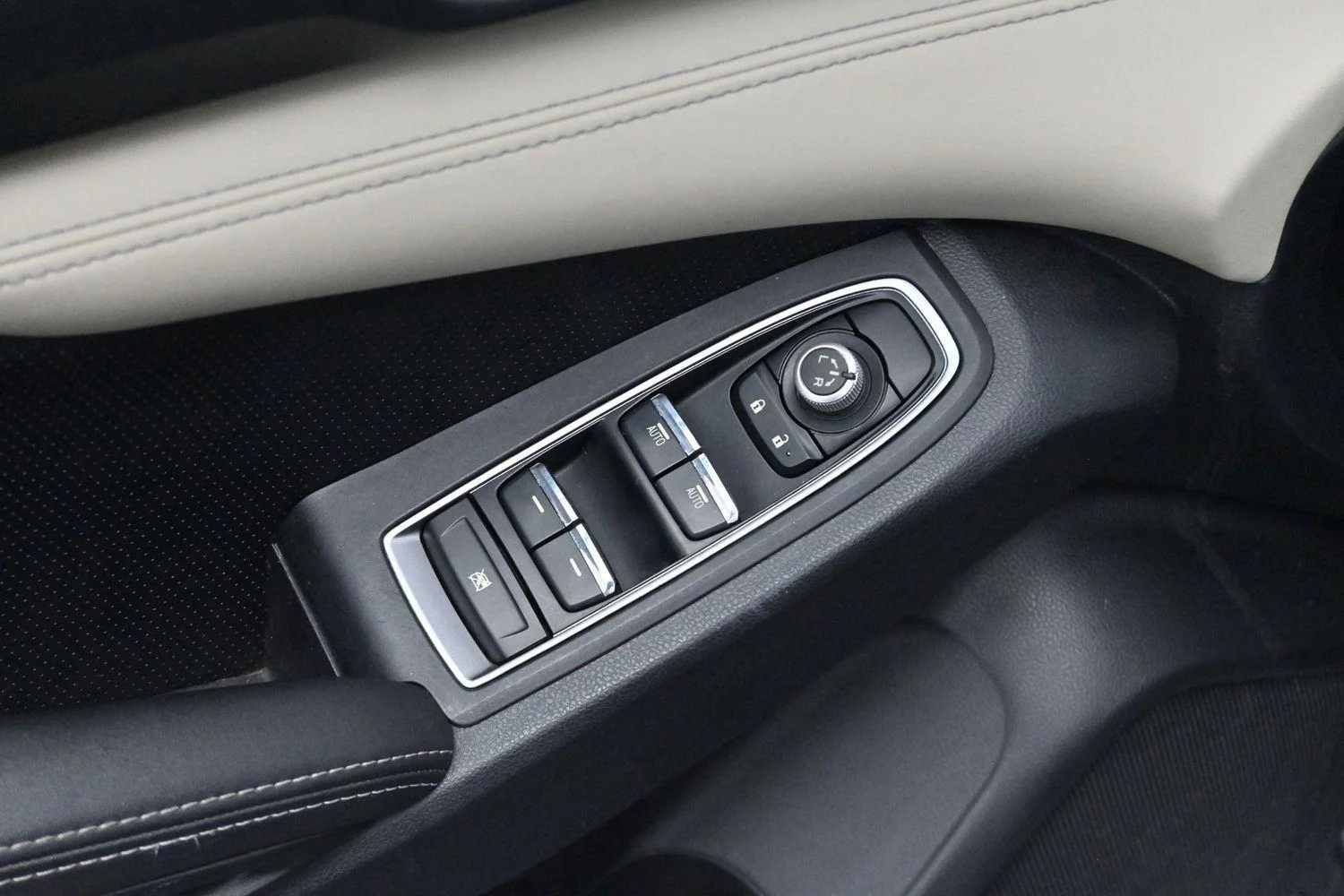 Used 2021 Magnetite Gray Metallic Subaru Limited image 11