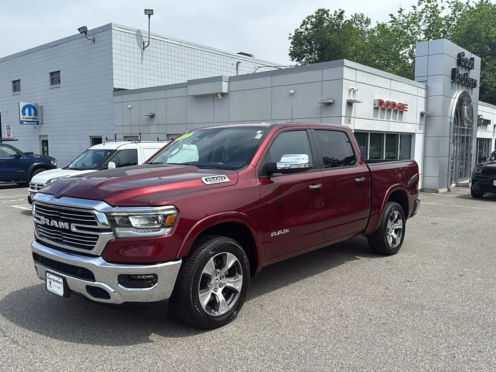 2022 RAM 1500 Laramie 4x4 Crew Cab 5'7's photo