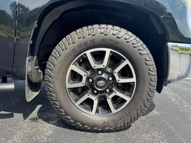 Used 2015 Black Toyota SR5 image 9