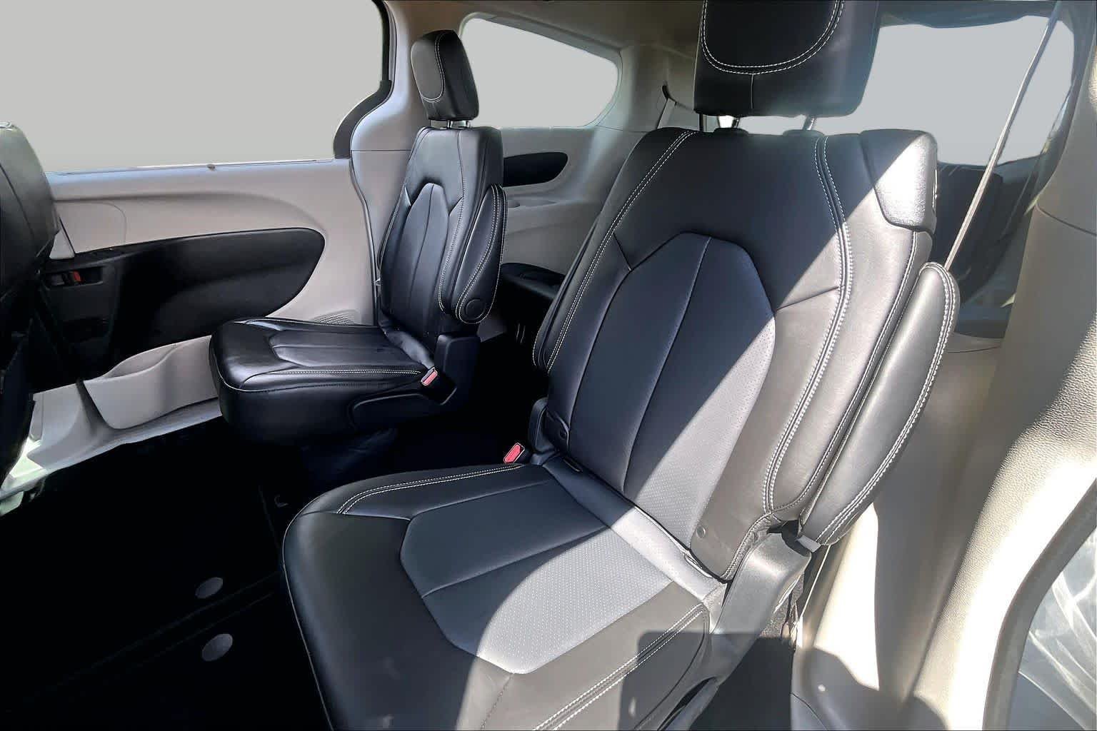 Used 2024 Bright White Clearcoat Chrysler Touring L image 20
