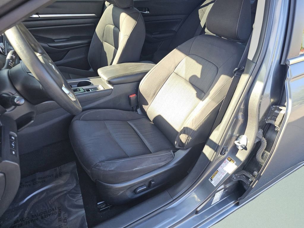 Used 2022 Gun Metallic Nissan 2.5 SV image 6