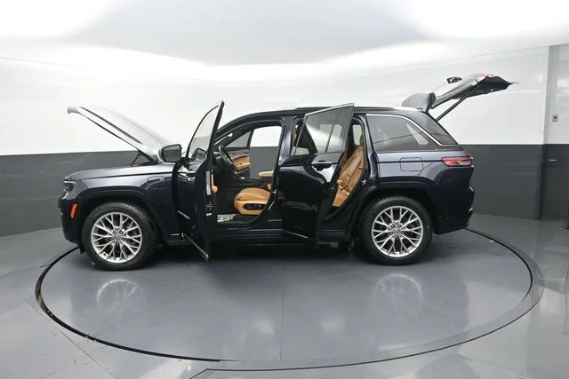 Used 2022 Black Jeep Summit Reserve 4xe image 7