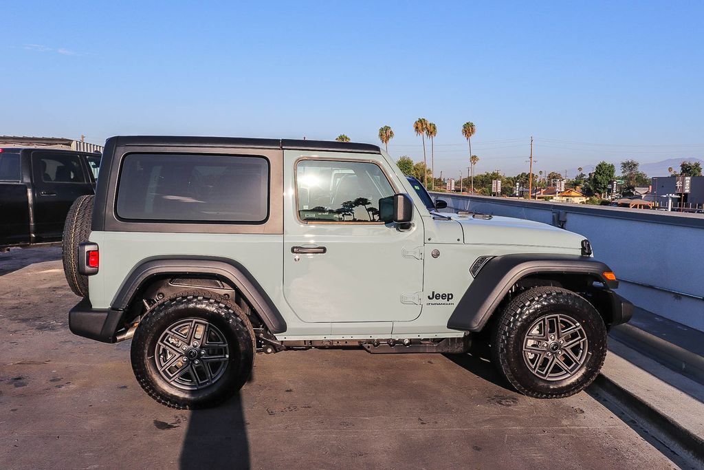 New 2026 Earl Clearcoat Jeep Sport S image 13
