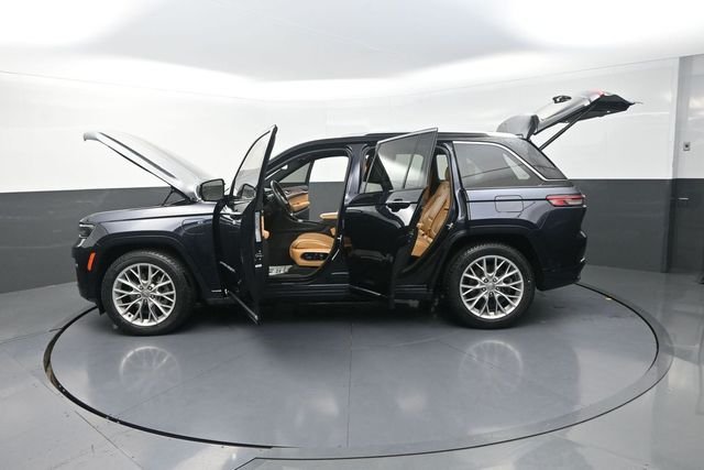 Used 2022 Black Jeep Summit Reserve 4xe image 7