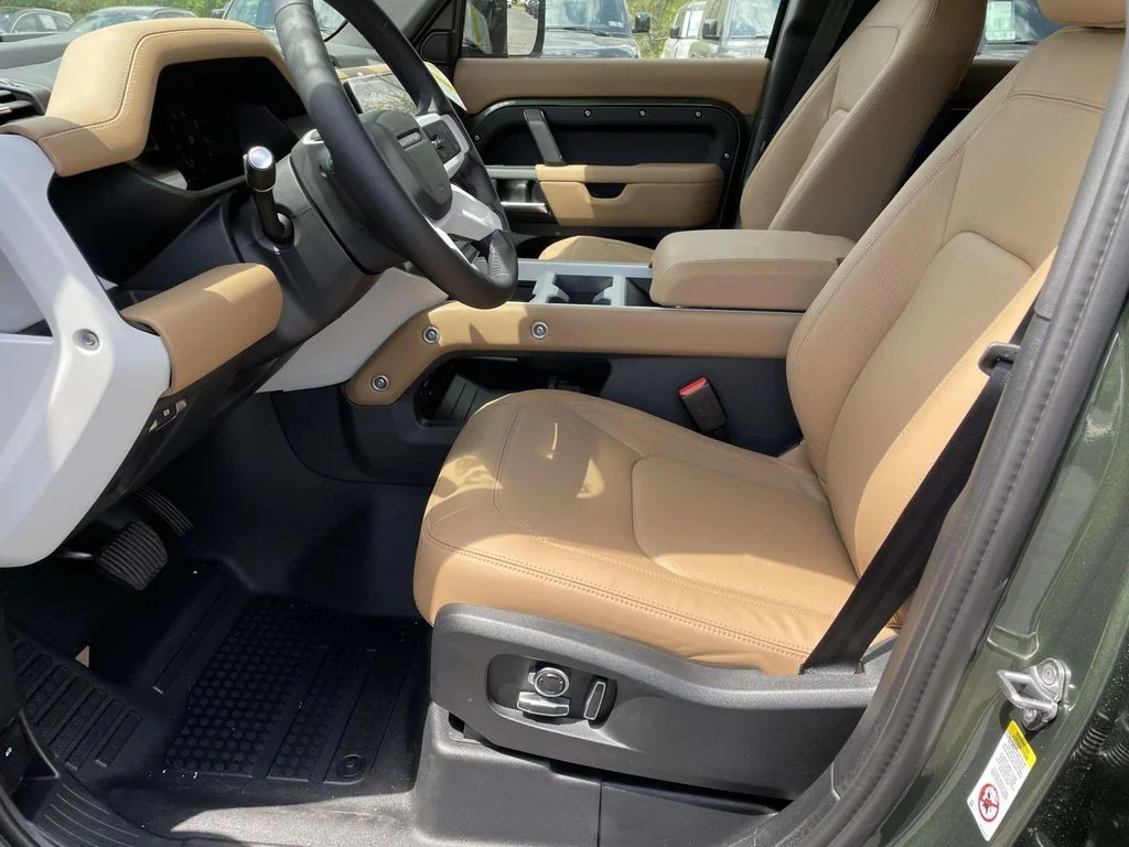 New 2026 Woolstone Green Land Rover X-Dynamic SE image 14