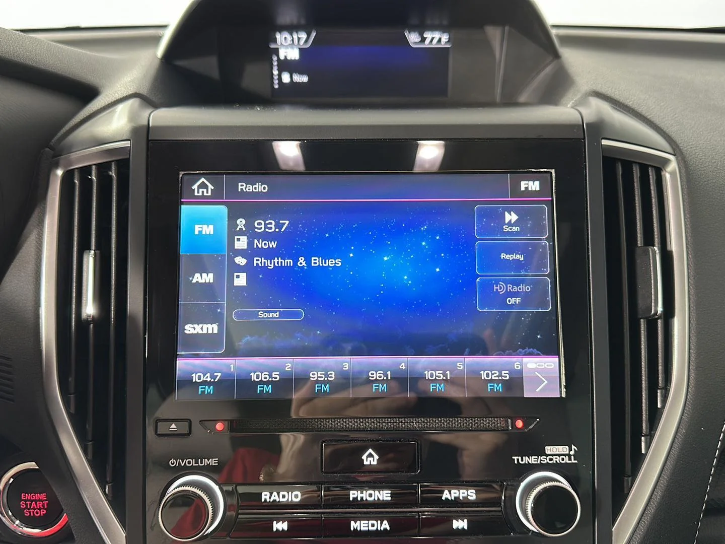Used 2020 Crystal White Pearl Subaru Limited image 25