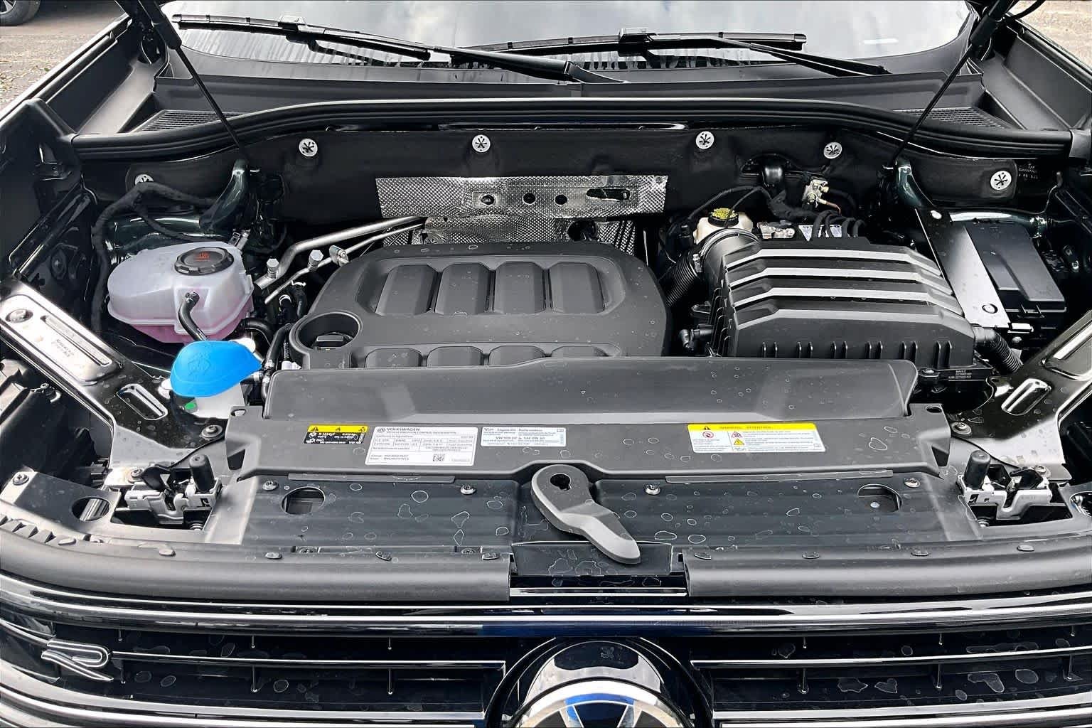 New 2027 Sacramento Gree Volkswagen SEL Premium R-Line image 16
