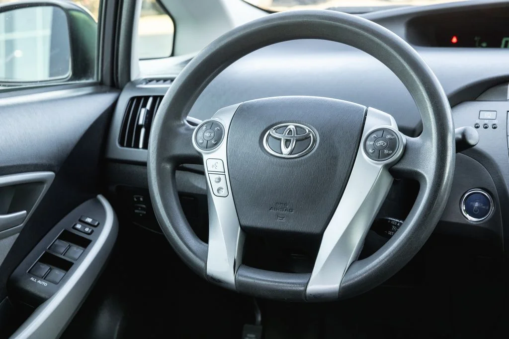 Used 2012 Winter Gray Metallic Toyota Base image 26