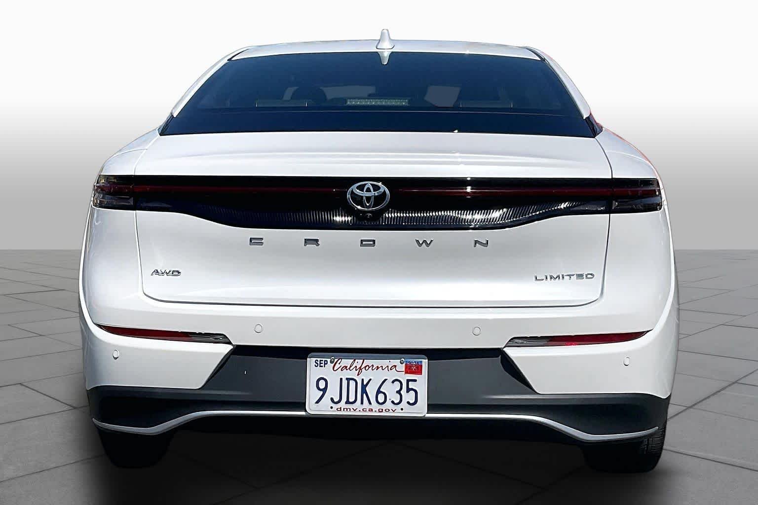 Certified Used 2023 Oxygen White Toyota Limited image 4