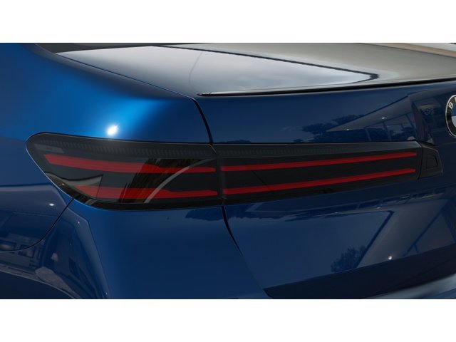 New 2027 Tanzanite Blue II Metallic BMW i7 image 8