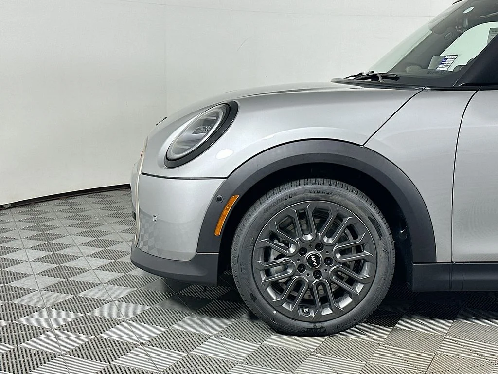 New 2026 Silver MINI Iconic image 9