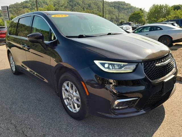 Used 2023 Black Chrysler Touring L image 3