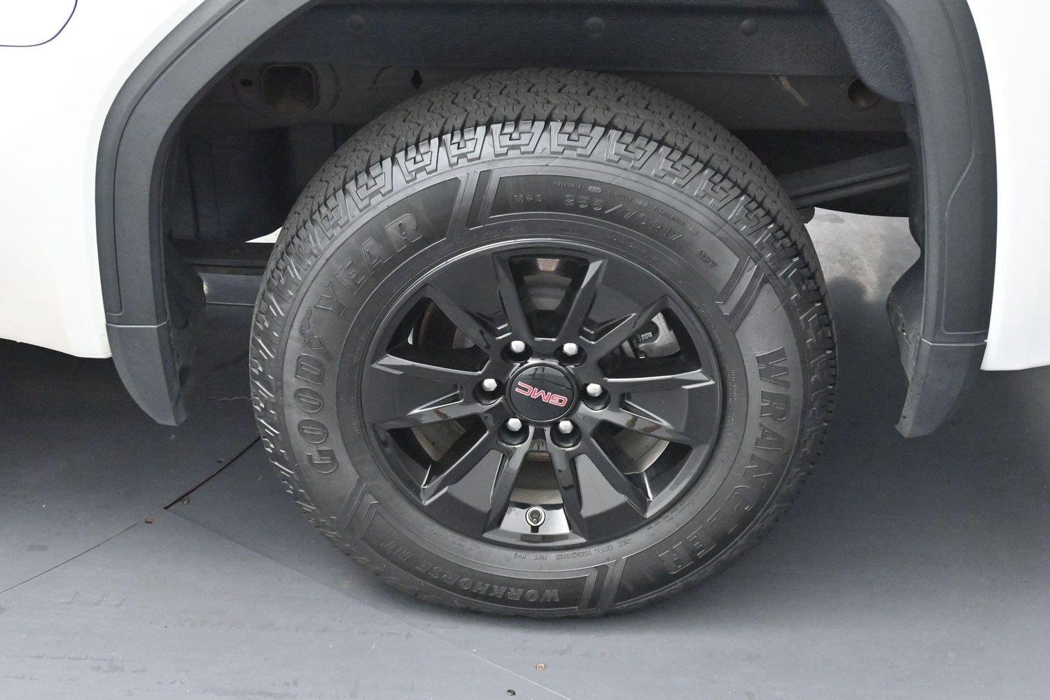 Used 2024 Summit White GMC SLE image 29