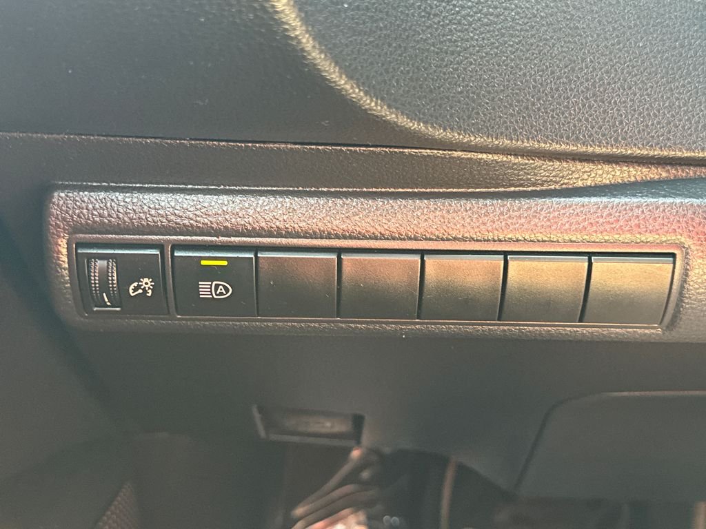 Used 2020  Toyota LE image 30