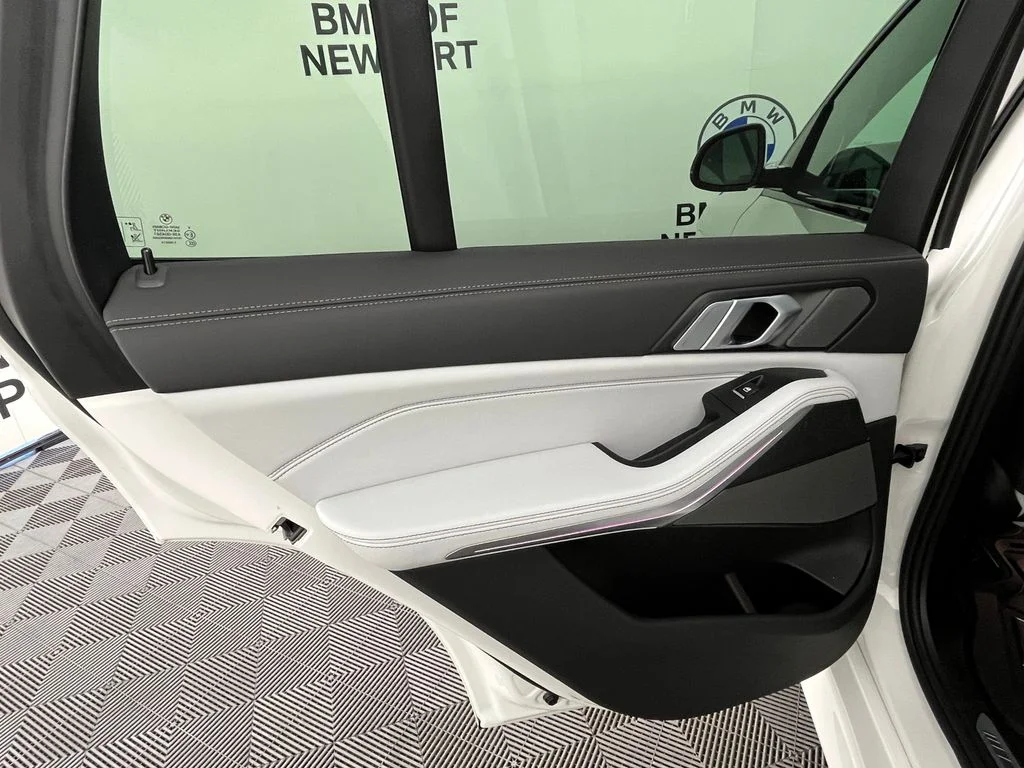 Certified Used 2025 Alpine White BMW xDrive40i image 27