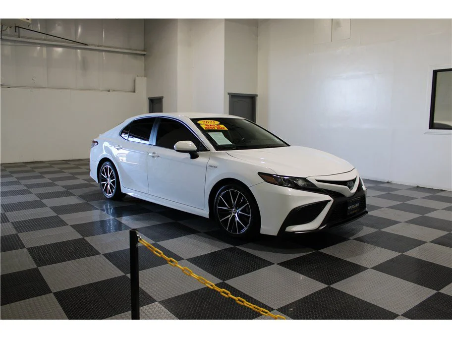 Used 2021 White Toyota Hybrid SE image 3
